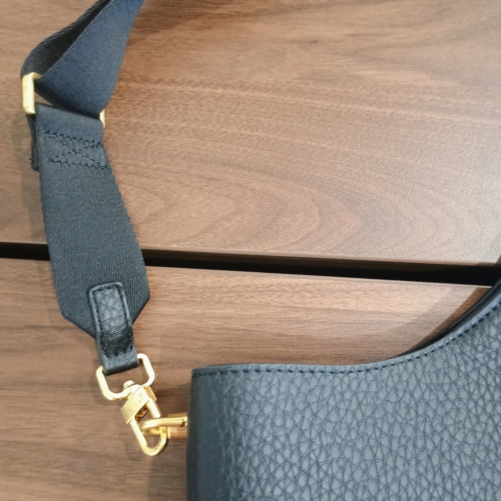 Amazon Essentials Black Textured Tote Shoulder Bag - Picture 5 of 8